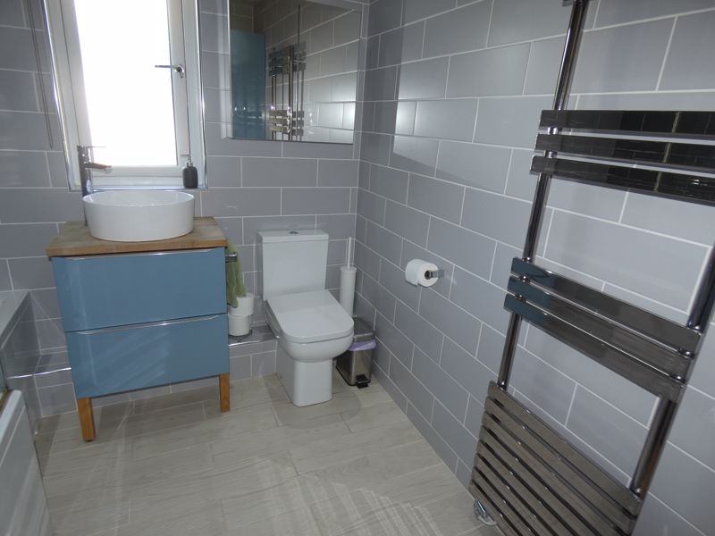 Family Bathroom- click for photo gallery